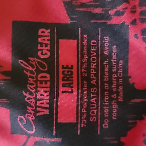 CVG ~ Constantly Varied Gear Crimson Skulls Capri Large - Picture 3 of 4